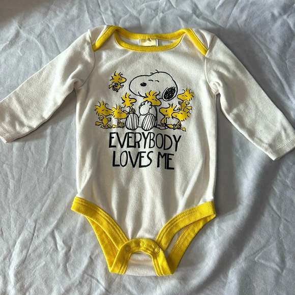 Peanuts - Long sleeve snoopy baby onesie  top. Size 6 months - Picture 1 of 4